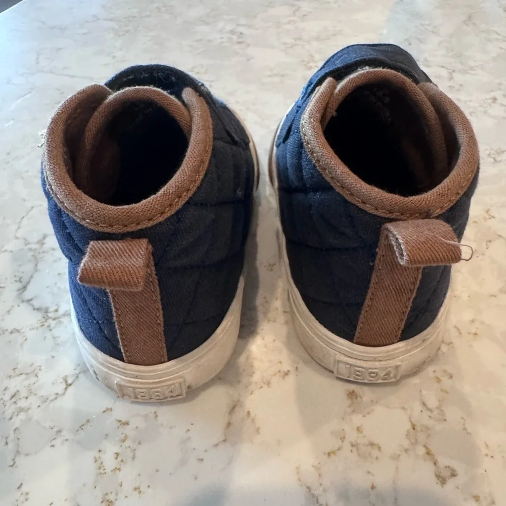Old Navy size 6 Blue and Brown Kids Shoes